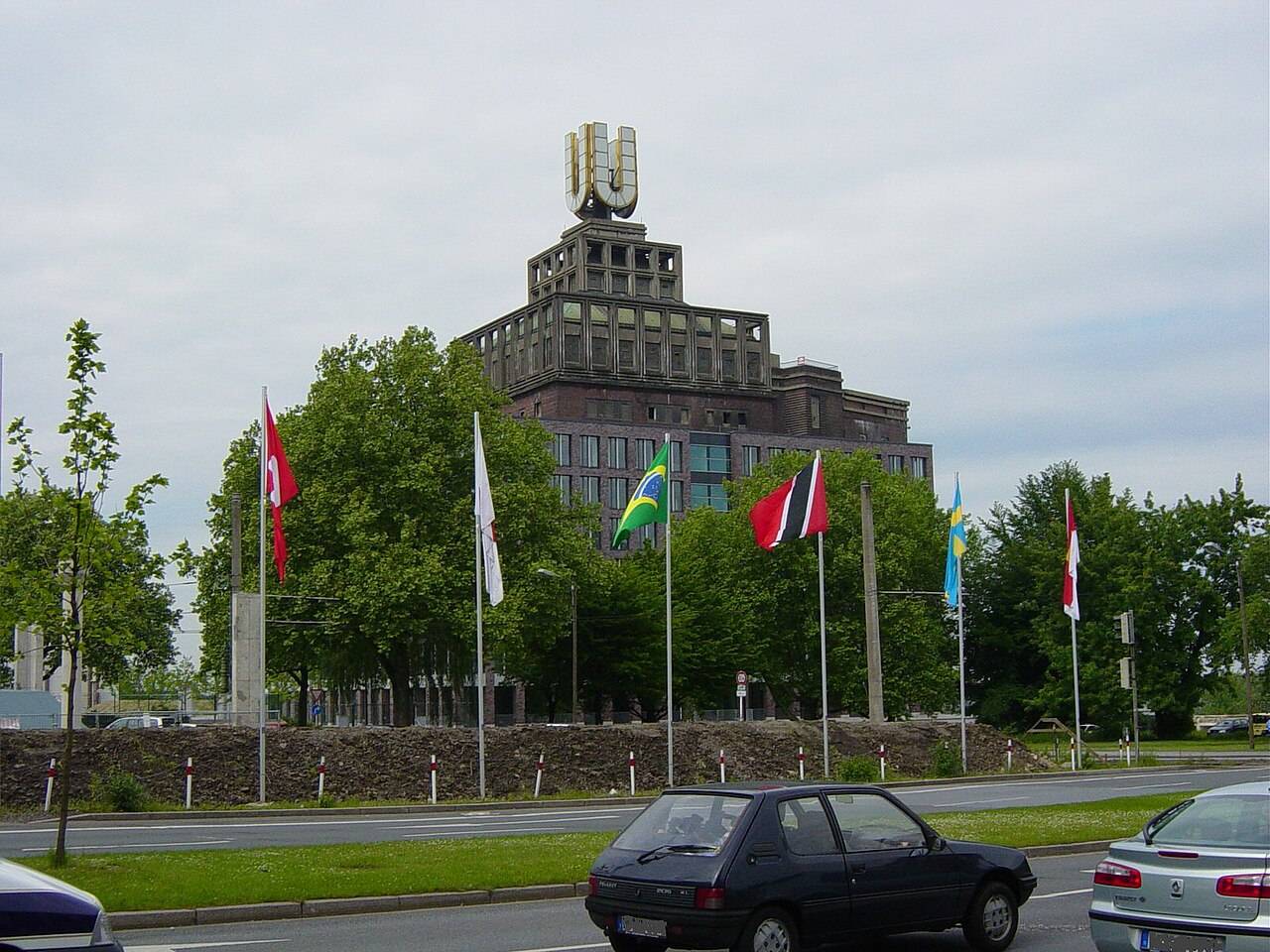 Dortmunder U-Turm — größte Stadt im Ruhrgebiet mit Hafen, Logistik und Technologie