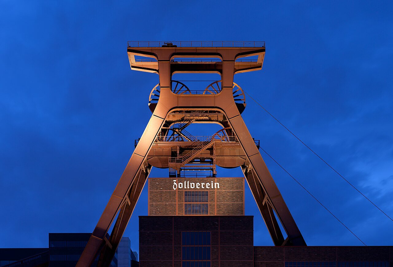 Zeche Zollverein in Essen bei Nacht — UNESCO-Welterbe und Wahrzeichen des Ruhrgebiets