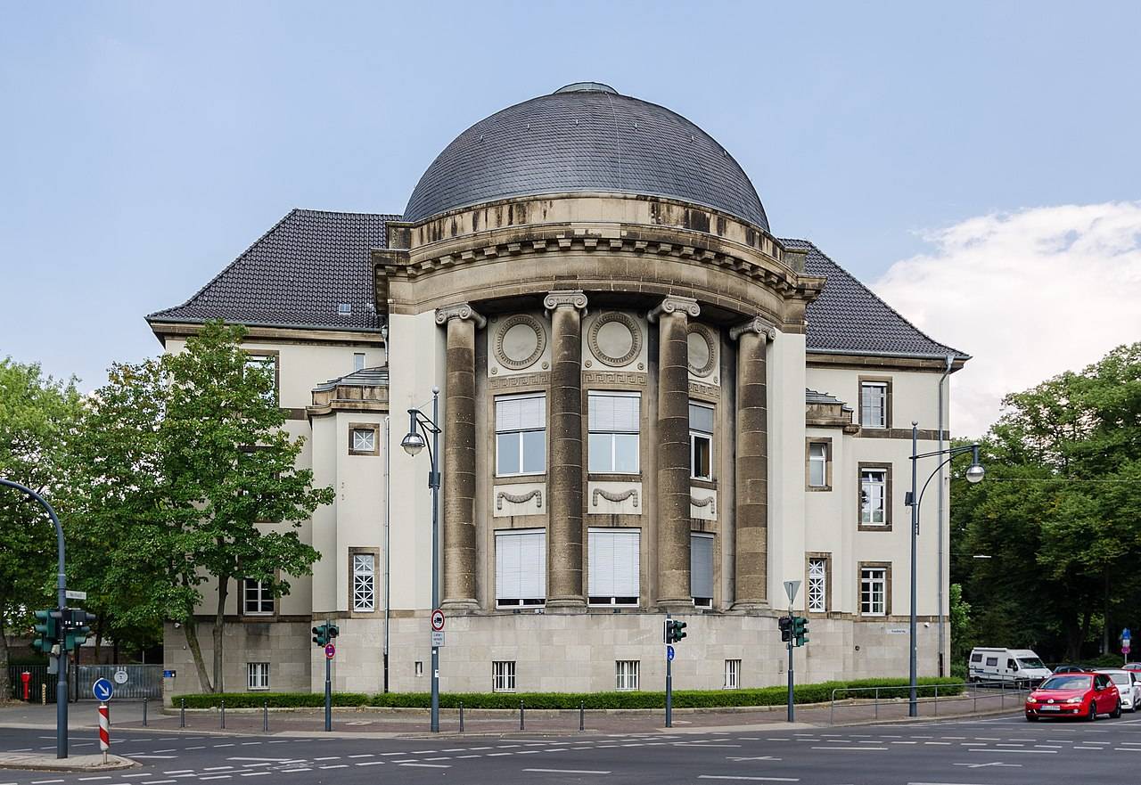 Landgericht Krefeld — Seidenstadt am Niederrhein zwischen Duisburg und Düsseldorf