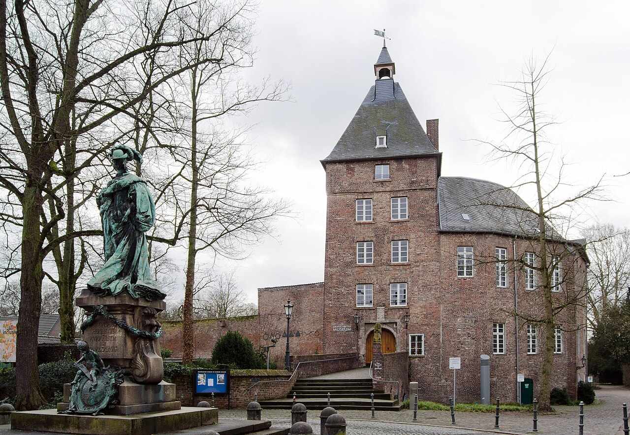 Schloss Moers am Niederrhein — Chemiestandort zwischen Duisburg und Krefeld
